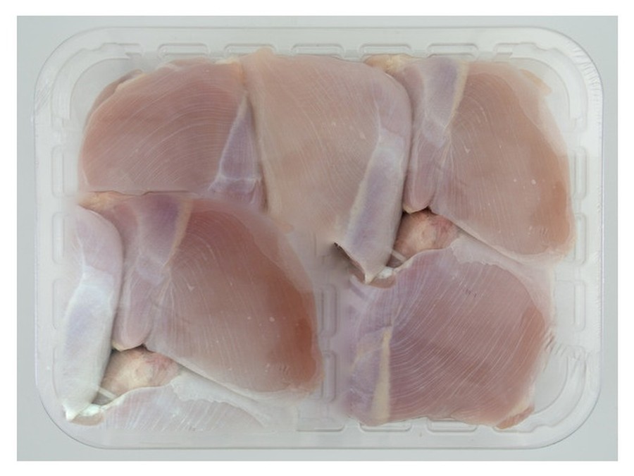 Tray-packed raw chicken in a clear retail tray